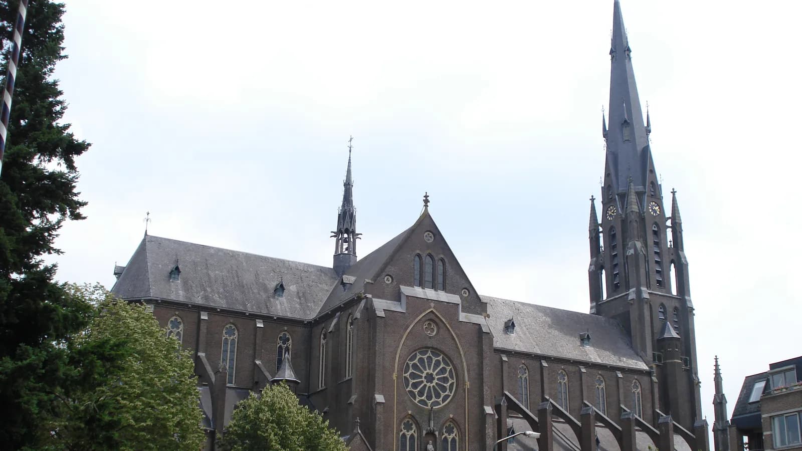 Zicht op de Sint-Lambertuskerk in Veghel
